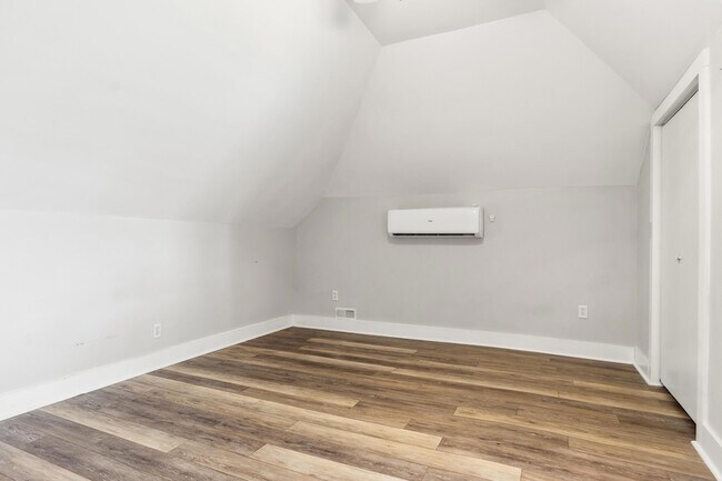 Building Photo - 1906 Vine St