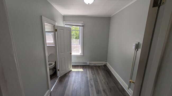Building Photo - Spacious 1 Bedroom in Heart of Midtown Har...