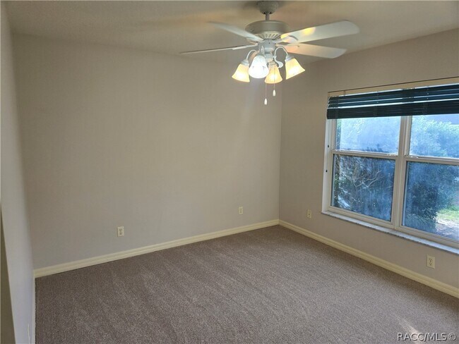Building Photo - 14 Hollyhock Ct