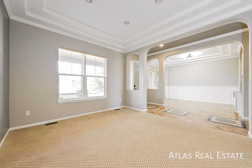 Building Photo - 6242 S Oak Hill Ct