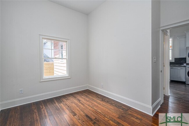 Building Photo - 405 E Anderson Ln