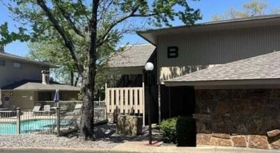 Building Photo - Pier West Condo