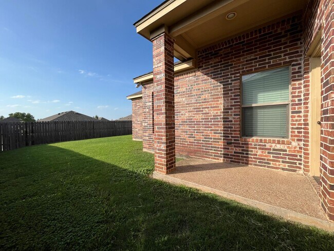 Building Photo - 3137 Silver Saddle Dr
