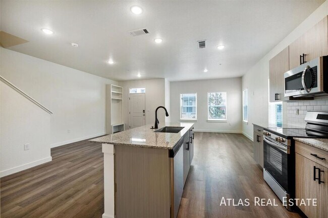 Building Photo - 630 Coney St