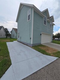 Building Photo - 104 Eastpark Crescent