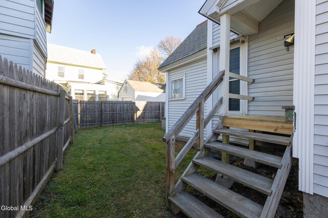 Building Photo - 104 Lawrence St