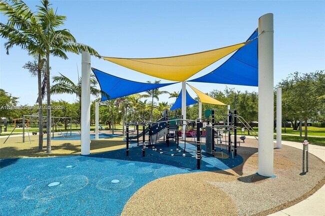 Building Photo - 903 NE 27th Ave