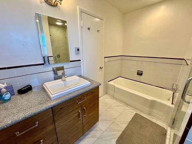 Building Photo - Charming Furnished Home in PG available May 01, 2026!