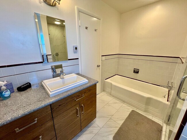 Building Photo - Charming Furnished Home in PG!