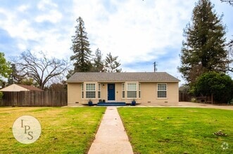 Building Photo - Beautiful Old Fig Home, 3BR/1BA, Huge Lot!...