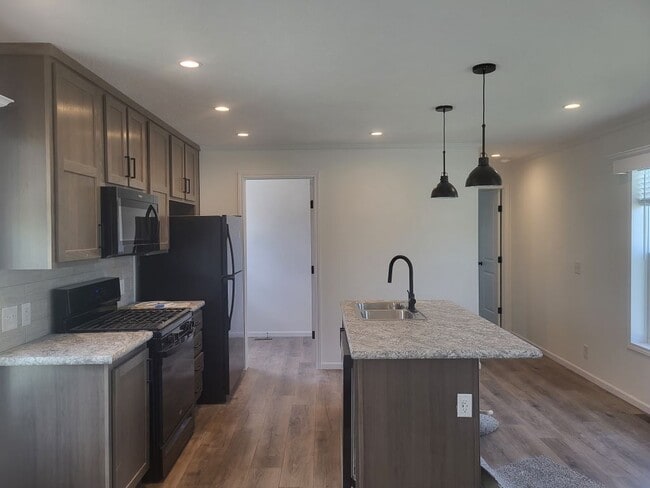 Building Photo - 3 Swan Ln