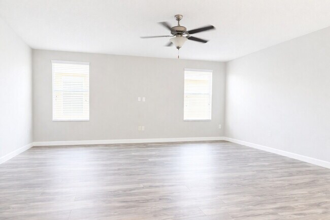 Building Photo - "Spacious 4-Bedroom Oasis with Modern Granite Touches in Land O' Lakes!"