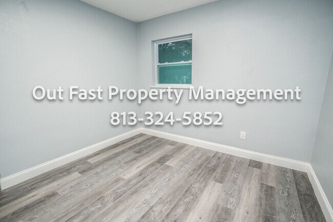 Building Photo - Bright Corner-Lot Home Near Bayshore and City Conveniences