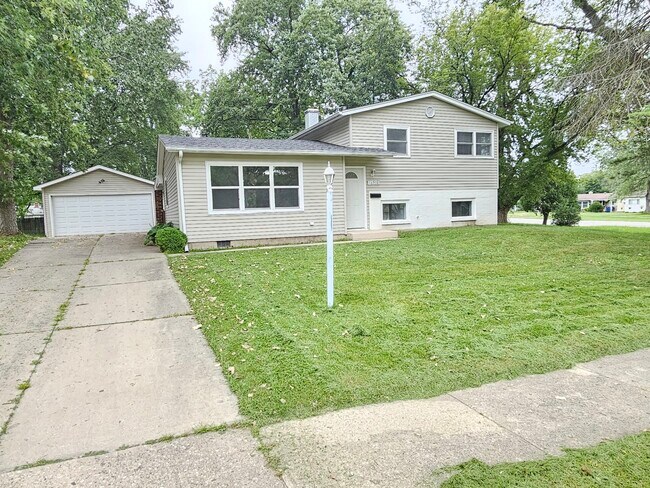 Building Photo - 18570 Pamela Pl