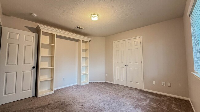 Building Photo - 25915 Drybrook Rd