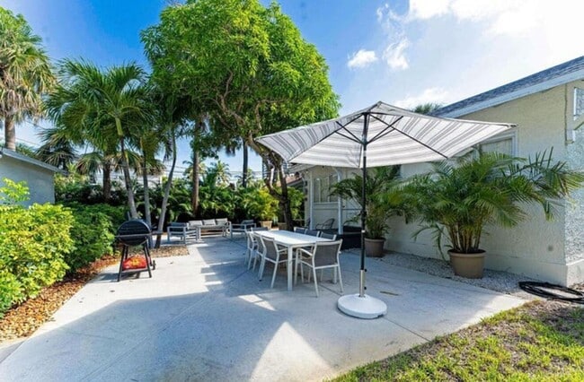 Building Photo - 5301 N Flagler Dr