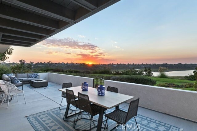 Building Photo - 303 Esperanza