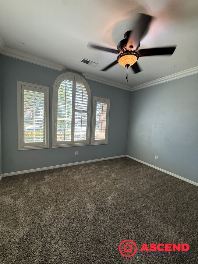 Building Photo - ** Move In Special! **Charming Home in Olive Dr Area!