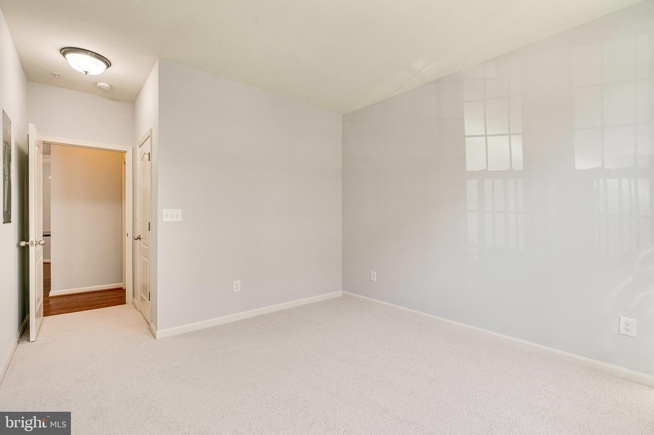 Building Photo - 24701 Byrne Meadow Sq