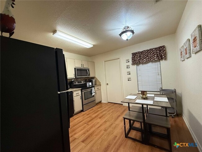 Building Photo - 1008 Circle M Dr