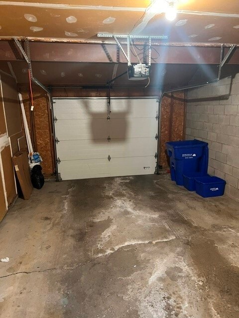 Building Photo - 205 Lac Kine Dr