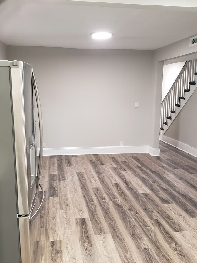 Building Photo - Available Now! | Charming 4-Bedroom Home |...
