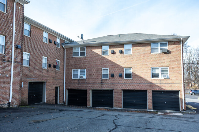 Building Photo - Highland Green Apartments