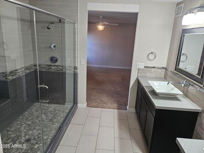 Building Photo - 6002 E Marconi Ave