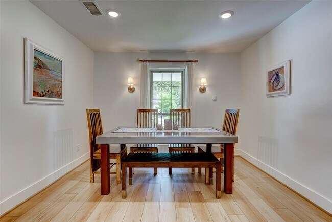 Building Photo - 2406 Blue Water Ln