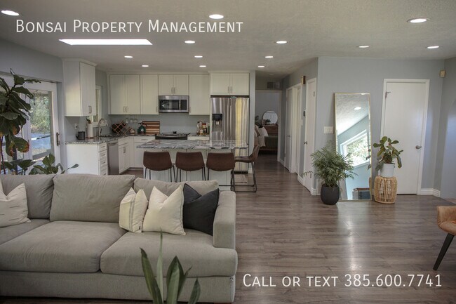 Building Photo - 3281 E Fortuna Dr