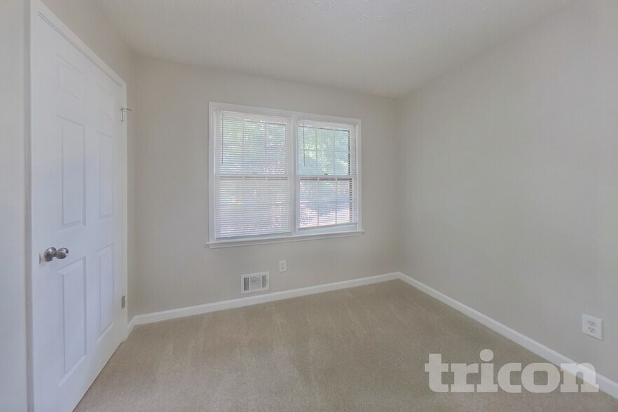 Building Photo - 3735 Linwood Way