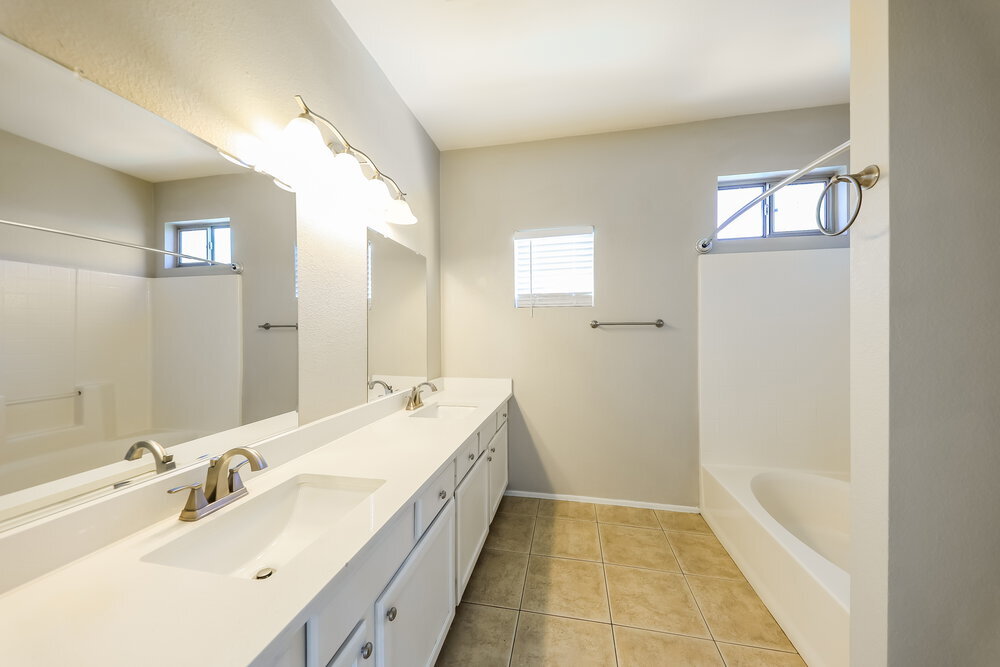 Building Photo - 1750 W Union Hills Dr