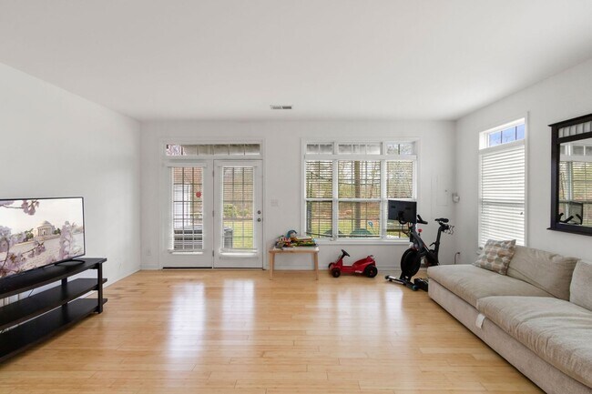 Building Photo - Waterfront Living in Colonial Beach | Monroe Bay Views | 3BR Townhome w/ Garage | 2,200 Sq Ft