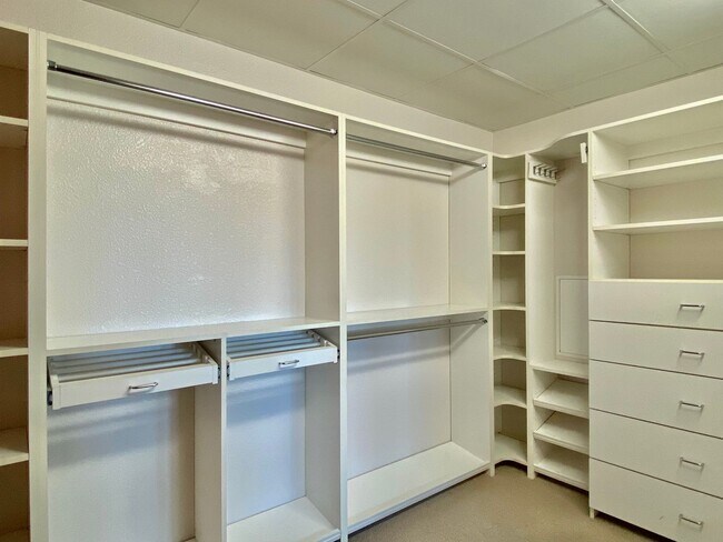 Building Photo - Modern Plant 51 Condo with Downtown Views | Secure Access | GE Café Appliances | Dogs Welcome