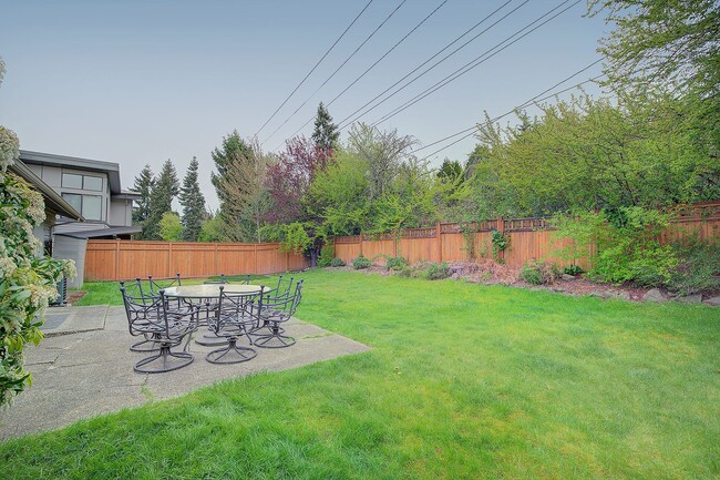 Building Photo - 3bd/1.5ba Mercer Island Home