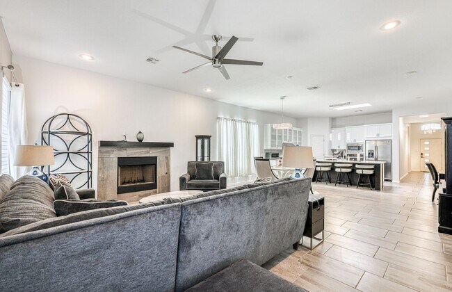 Building Photo - We have a beautiful home fully furnished with 4 bedroom-2 baths