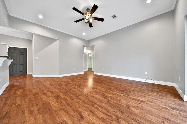 Building Photo - 720 Springwood Dr