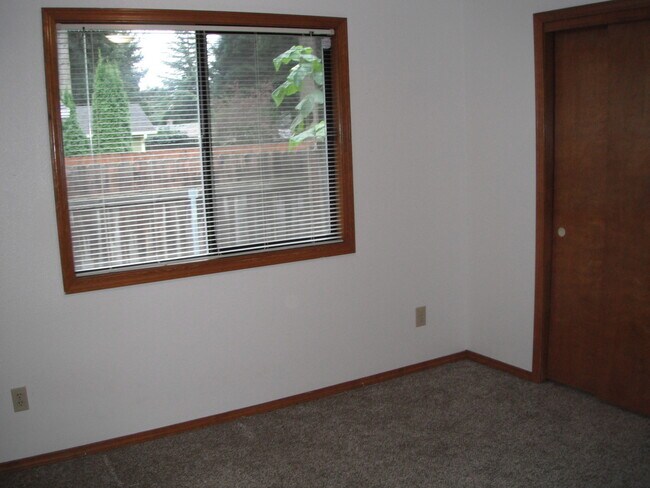 Building Photo - 1202 NE 143rd Ave