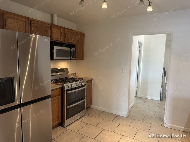 Building Photo - 2037 N 21st Pl