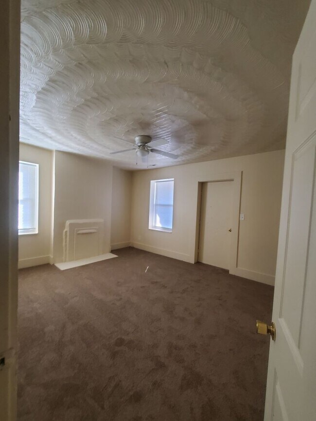 Building Photo - 420 W 31st St