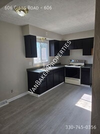 Building Photo - 606 Gibbs Rd