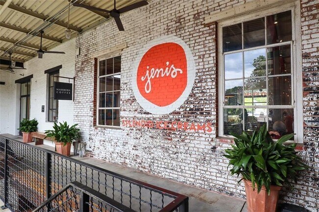 Building Photo - 1330 Fairmont Ave NW