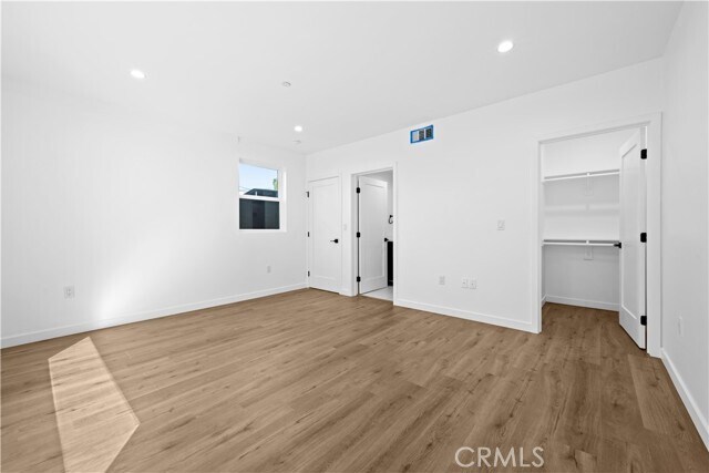 Building Photo - 1342 N Kingsley Dr