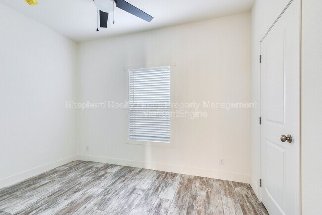 Building Photo - 15914 Dauchy Ave