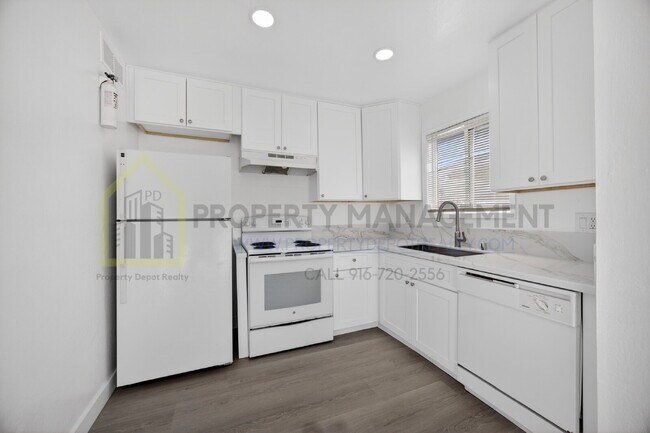 Building Photo - Remodeled 2-Bedroom Gem Near Sac City College - $1900/month!