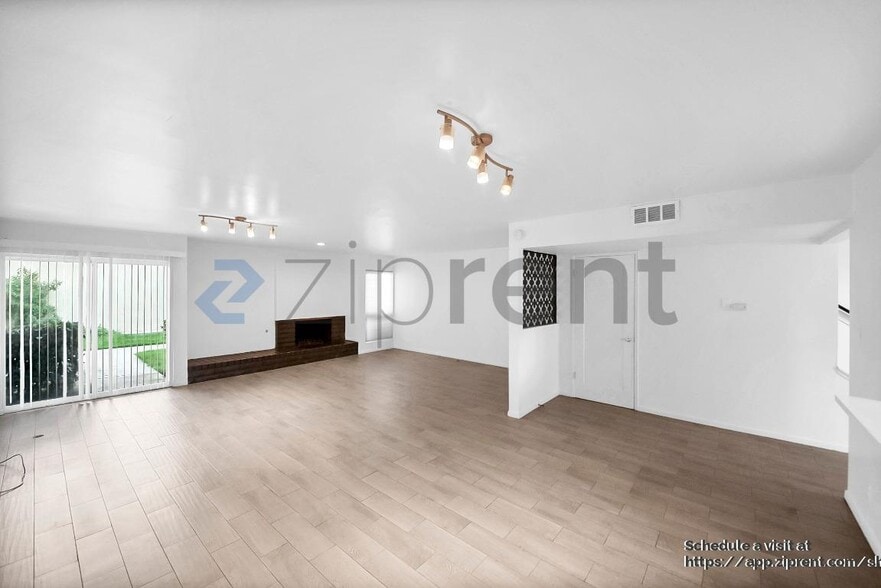 Building Photo - 5301 Demaret Ave