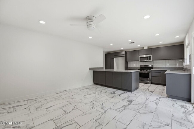 Building Photo - 30845 Catarina Dr