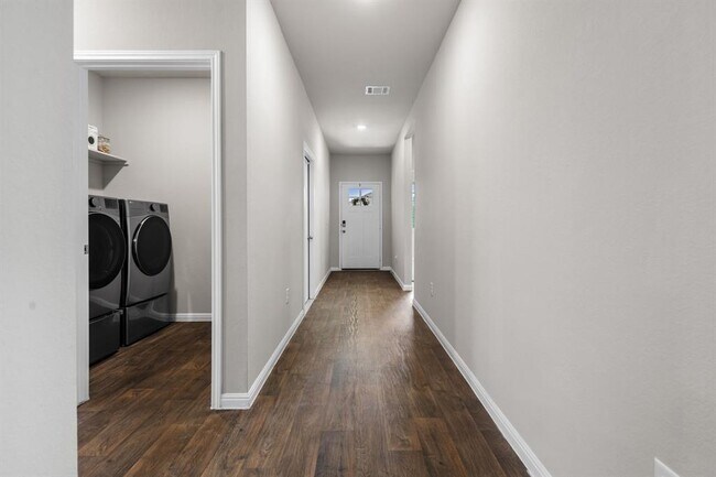 Building Photo - 208 Bunting Ln
