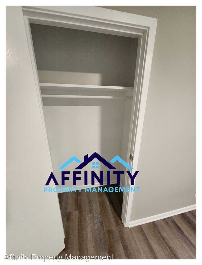 Building Photo - 4 br, 1.5 bath House - 835 Green Oak Ter