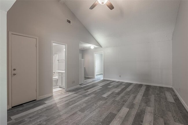 Building Photo - 78 Westwood Dr W